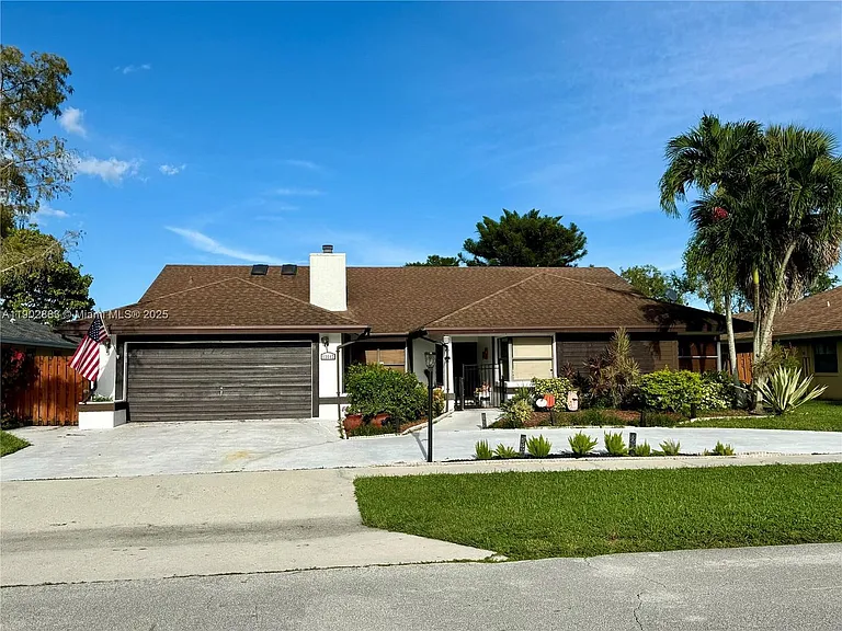 3647 Barberry Dr — Photo 10