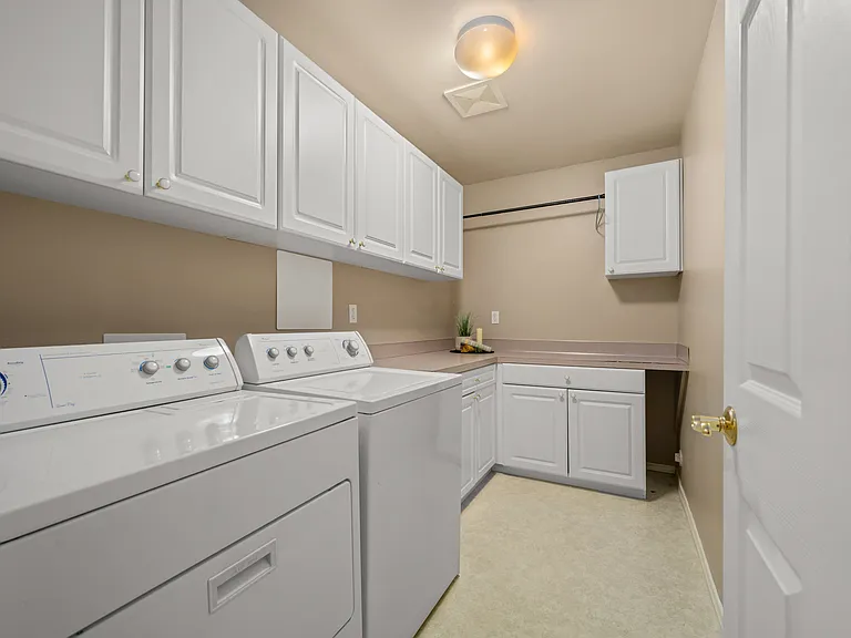 1405 Edwards St — Photo 22