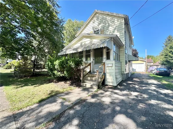 112 Chestnut St, Medina, NY 14103