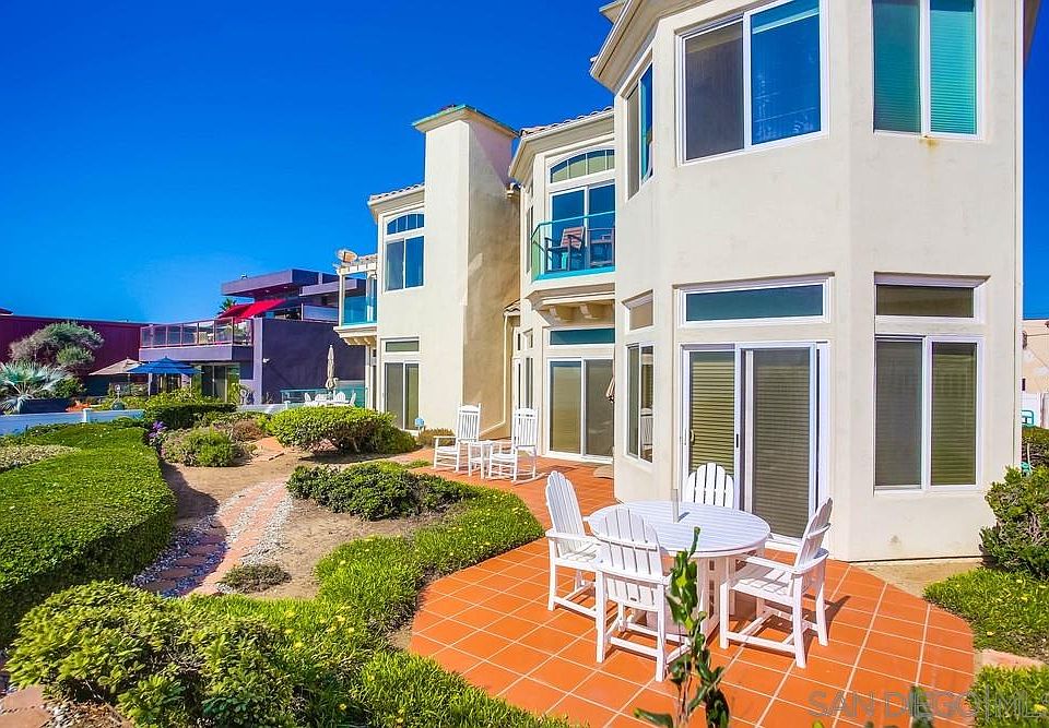 1st image of 1724 Ocean Front St Unit 3
