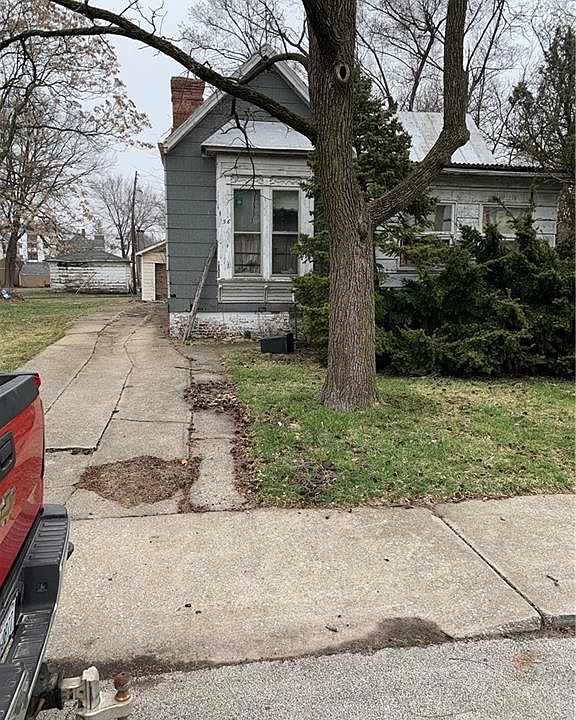 2nd image of 236 E Stuart Ave