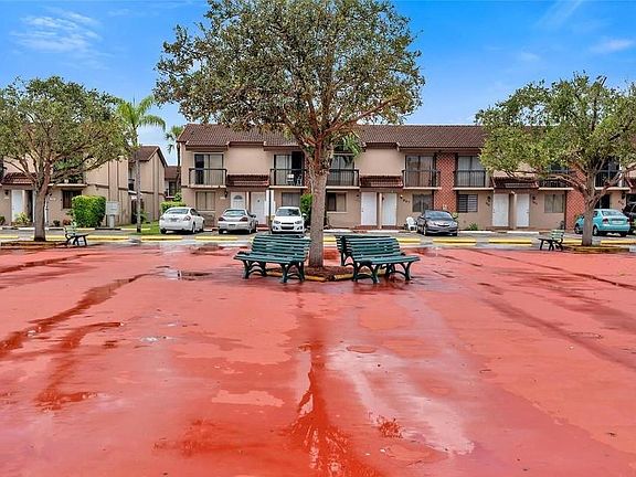 4th image of 1811 SW 107th Ave APT 2304
