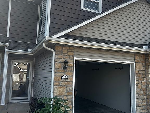 Newer unit with lots of parking!
