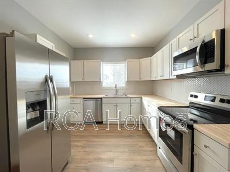 1637 Spruce St photo 1