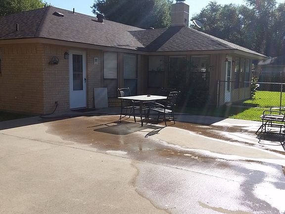4th image of 916 Crockett Dr