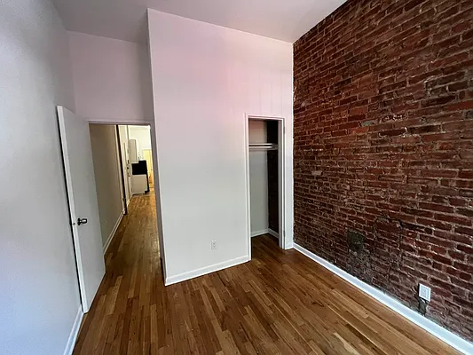 Rented by Salon Realty Corp | media 4