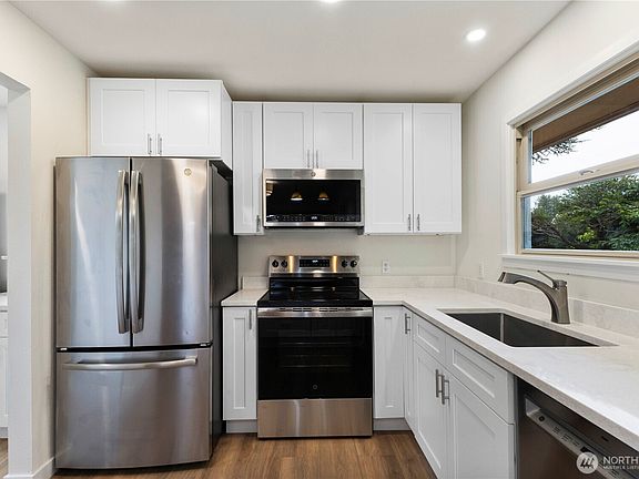5th image of 1019 N Oakes Street