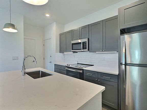 3rd image of 5052 Mercer St #5052