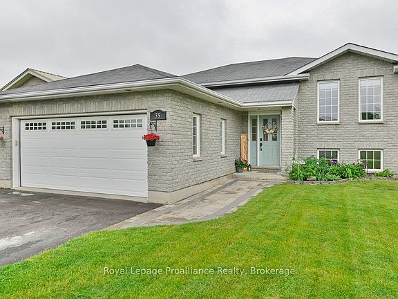 3rd image of 35 Ridgeview Ln