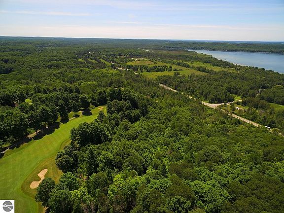 2nd image of Creek Hill Dr