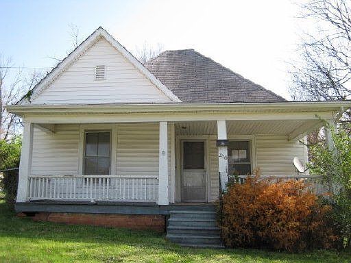 1st image of 226 N Park St