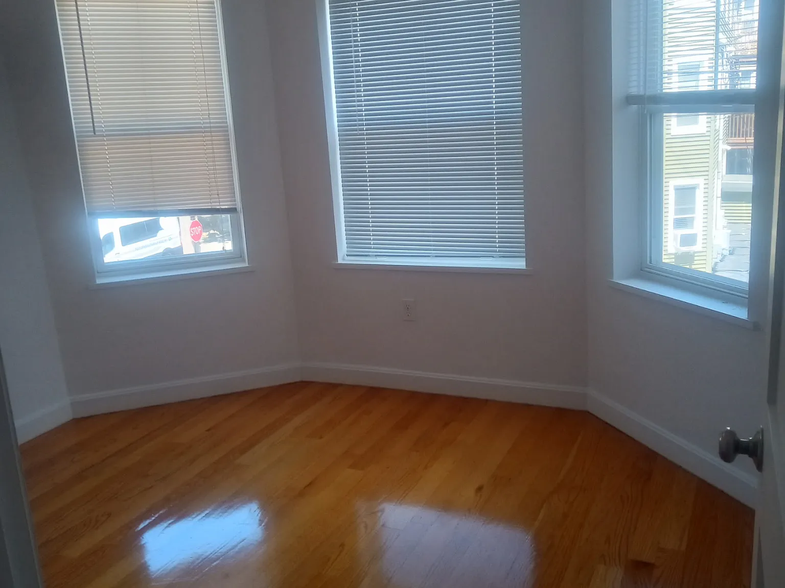 3 bed, 1300 sqft, $3,250 — Photo 3