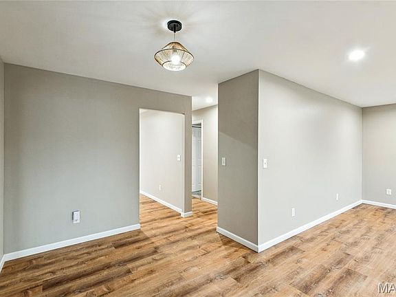 3rd image of 3698 Whispering Woods Dr