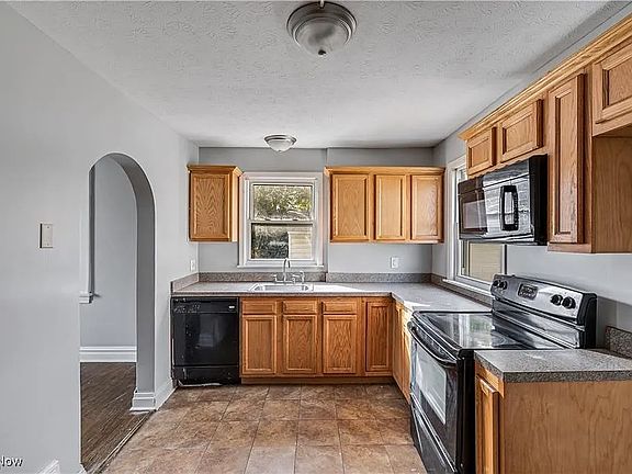 2nd image of 3204 14th St SW