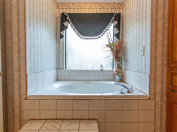 4th image of 660 Clara Gardner Dr