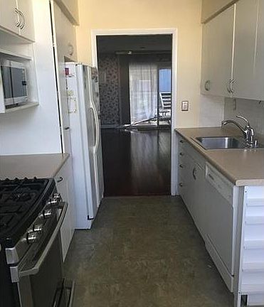 4th image of 47 Hillside Ave