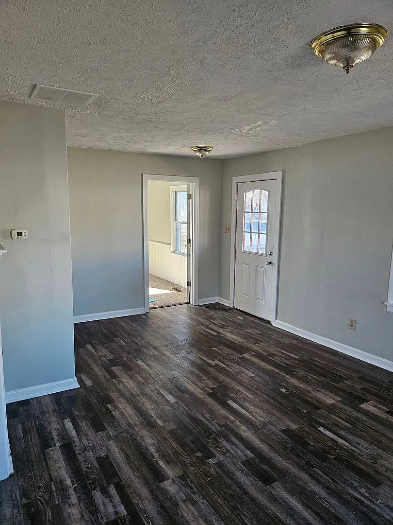 3 Bed 2-bathroom home — Photo 1