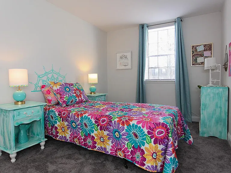 Walden Circle Townhouses — Photo 8