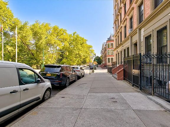 5th image of 280 Manhattan Ave APT 5B