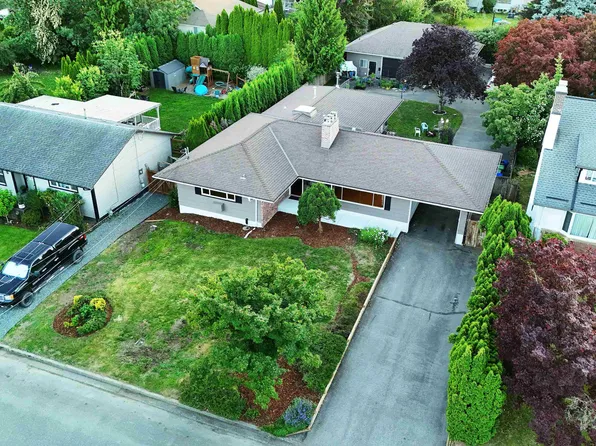 9725 Juniper St, Chilliwack, BC V2P 5J2