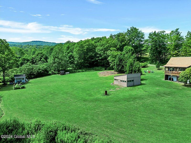 4th image of 469 Bates Hollow Road