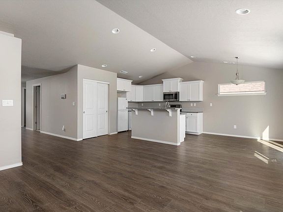 3rd image of 627 Marysville Way