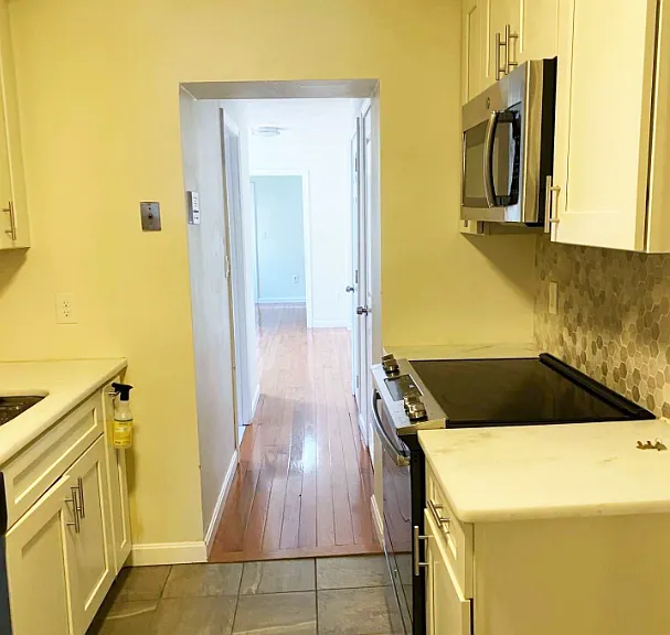 31 Chelsea St #2 — Photo 4