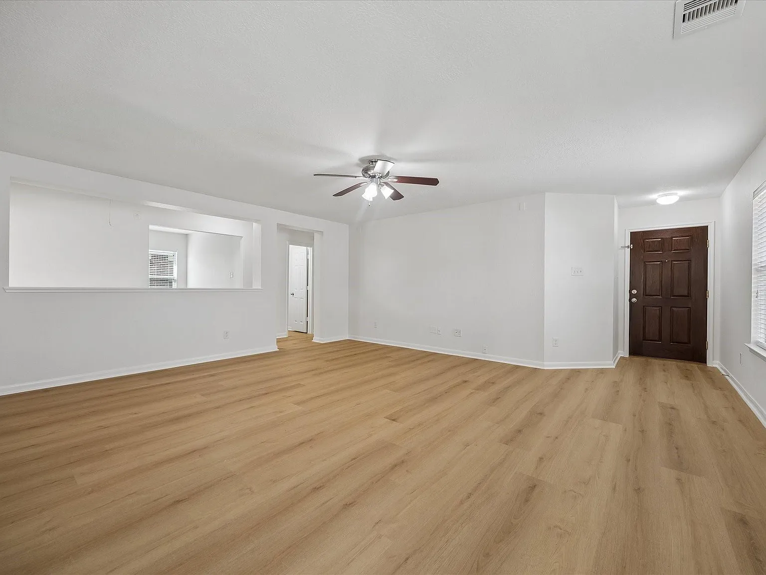 3 bed, 2.0 bath, 1605 sqft, $1,900 — Photo 4