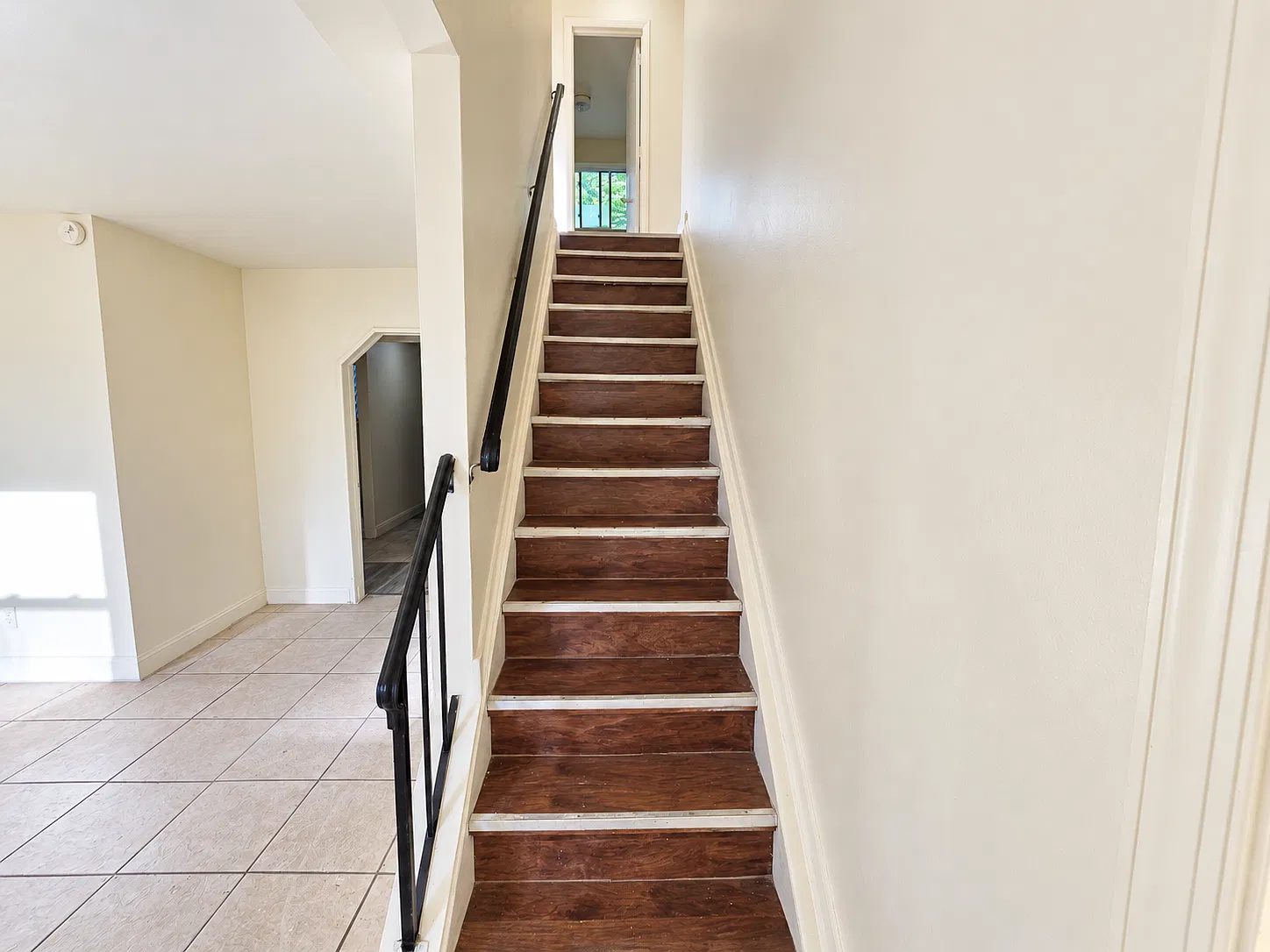 5 bed, 1.5 bath, 1800 sqft, $2,400 — Photo 4