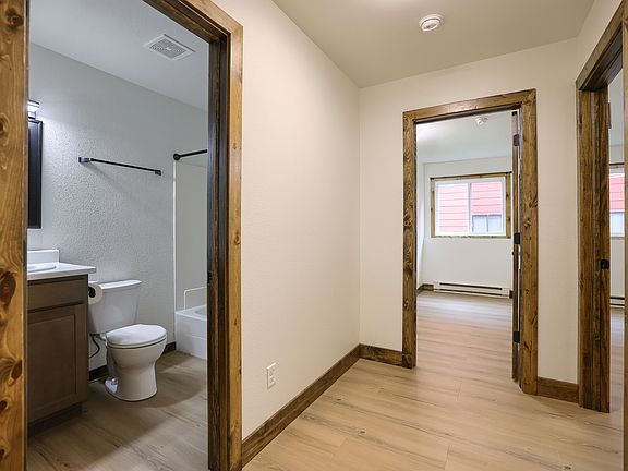 4th image of 820 N Ames St #9