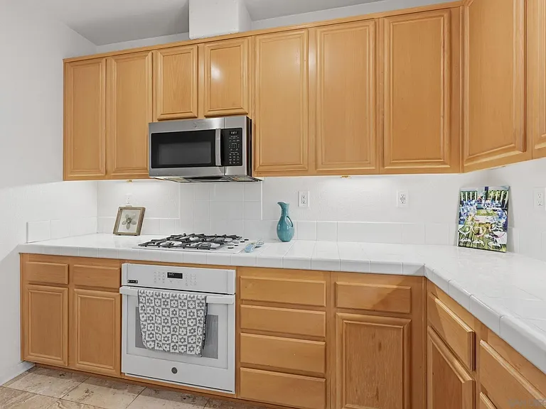 237 Marquette Ave — Photo 15