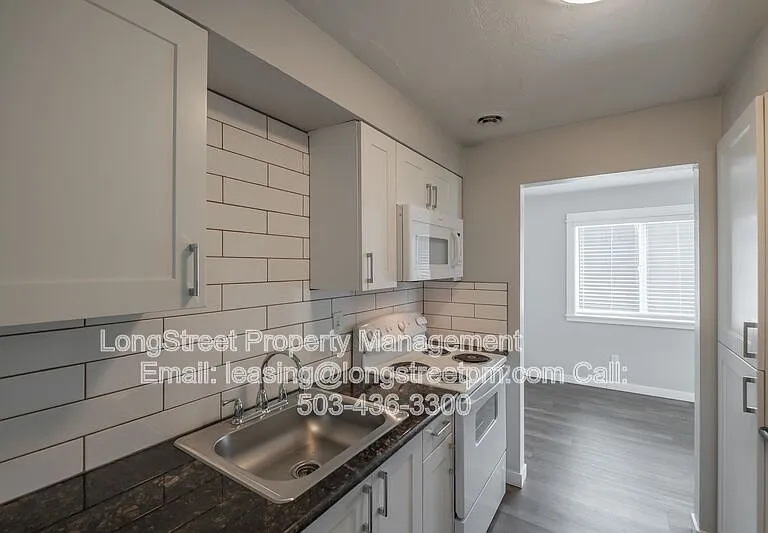 208 5th Ave SE #208 — Photo 8