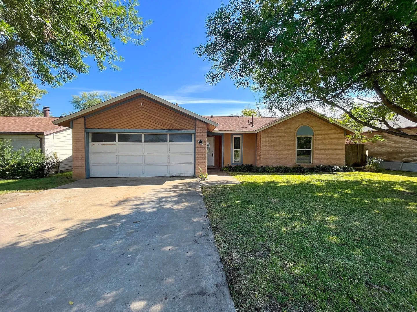 North Austin Home - Great Area and Ready NOW! — Photo 2