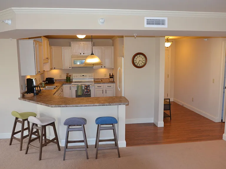 81 S Williams St #403 — Photo 4