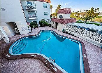 2 bed, 1200 sqft, $9,000 — Photo 2