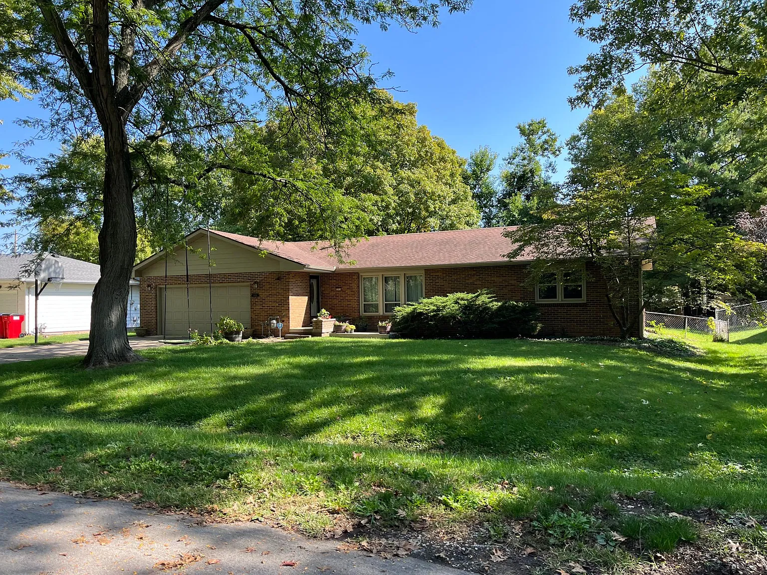 1916 McDonald Dr — Photo 2