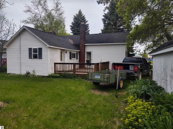 213 E State St, Whittemore, MI 48770