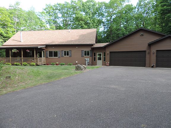 Front of House & 3 Stall Gar