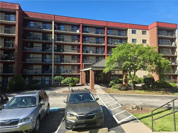 1987 Centurion Dr APT 301, Pittsburgh, PA 15221