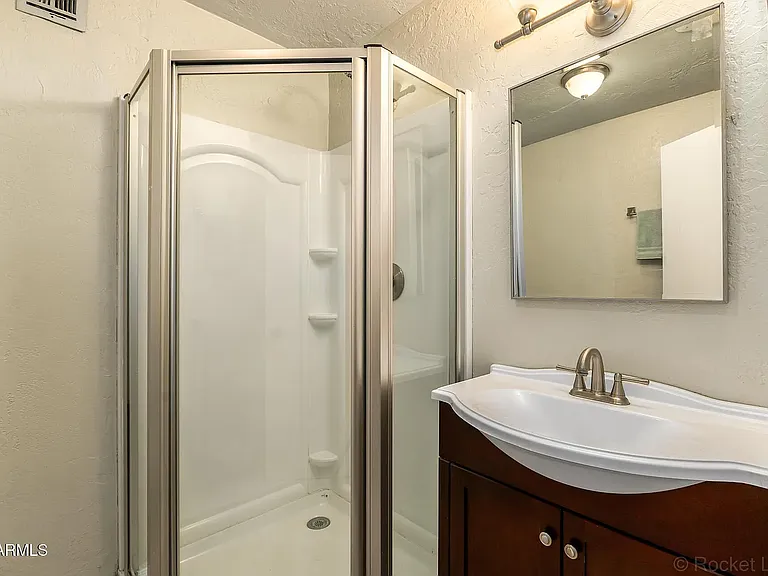 413 E Ellis Dr — Photo 29