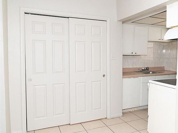 5th image of 929 NW 3rd Ave APT 2