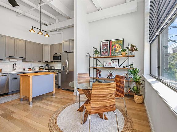 3rd image of 300 Communipaw Ave APT 118