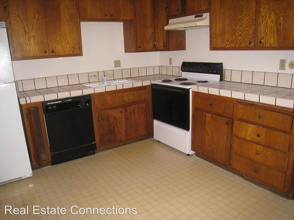 2nd image of 235 Echo Ave APT 2