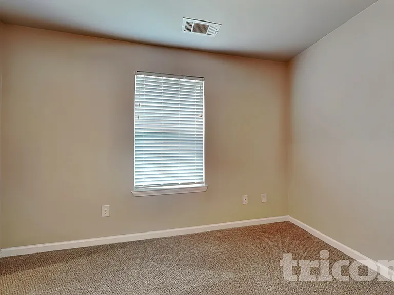 37 Oakville Dr — Photo 7