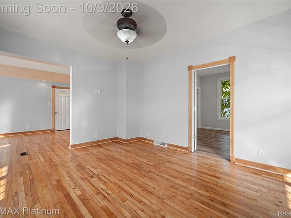 4th image of 207 N Mill St