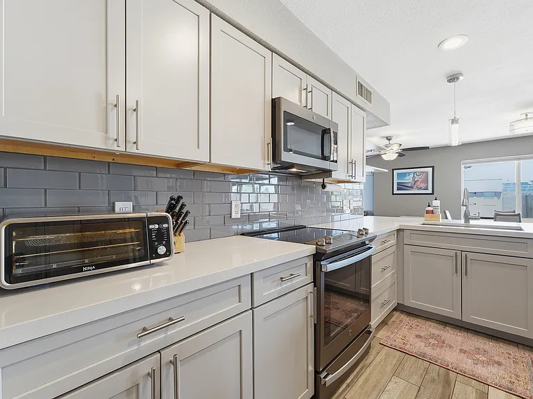 932 W Julie Dr — Photo 14