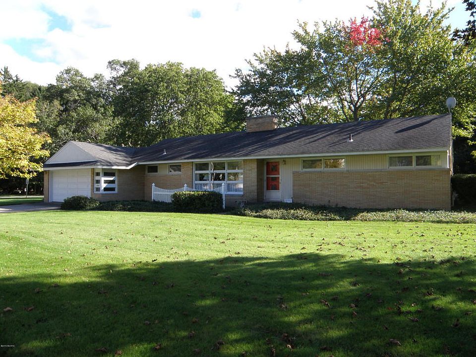 1st image of 1815 Crestwood Ln