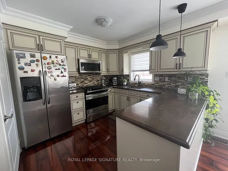 61 Kalmar Cres — Photo 9