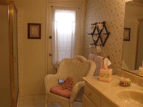 4th image of 13689 Decliff Dr