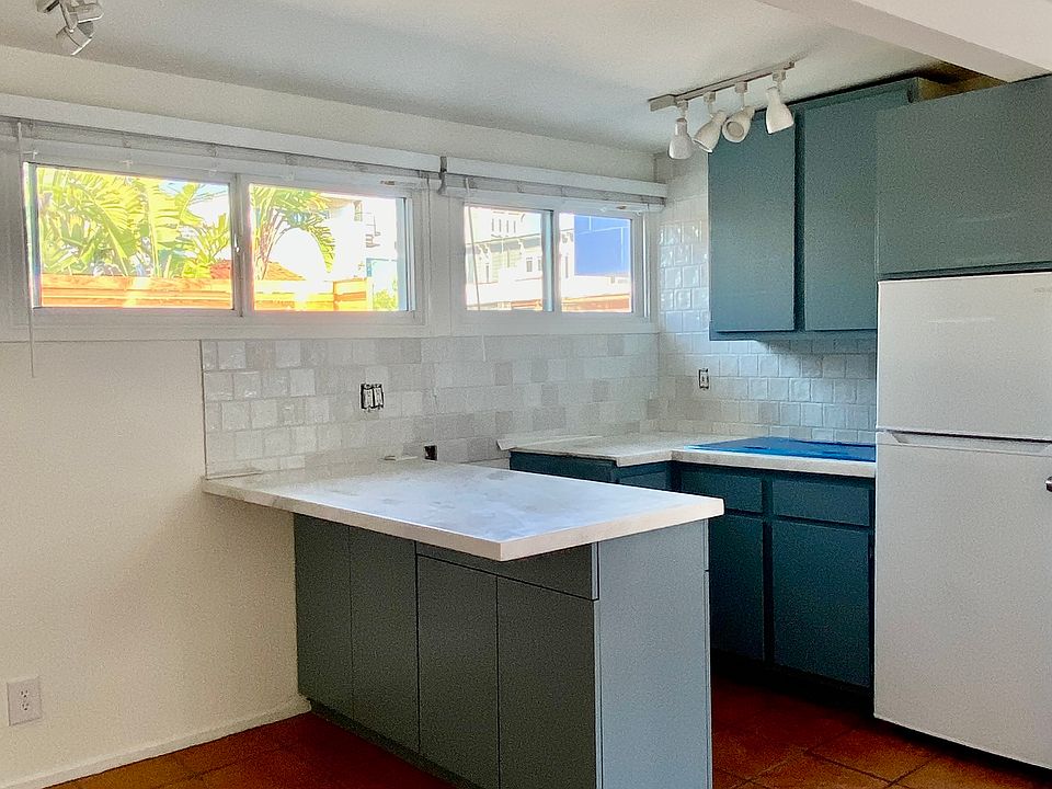 2nd image of 2452 Palm Dr #2
